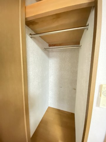 エトワール宮野の収納|洋服もたくさんかけられます