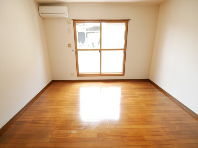 ルミエール宮野の居間・リビング|二重サッシで防音防止