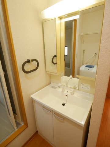 プルミエの洗面所|独立洗面台があります。