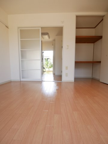 フレグランスSⅠの洋室|＊別室の写真につき現況優先です