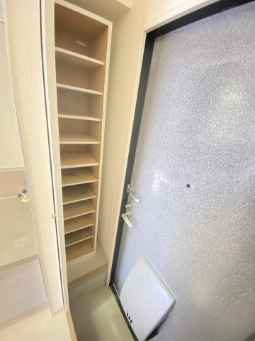 ハイツとくだBの玄関