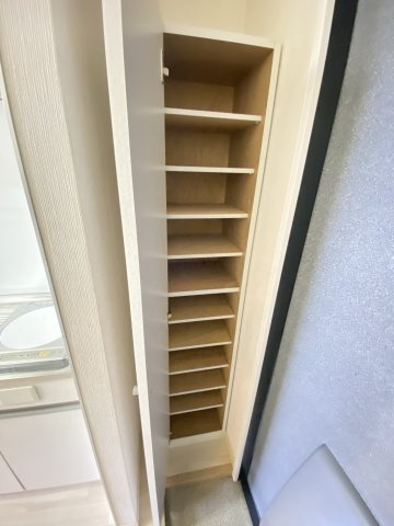 ハイツとくだAの玄関