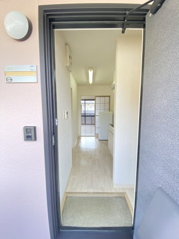 ハイツとくだAの玄関