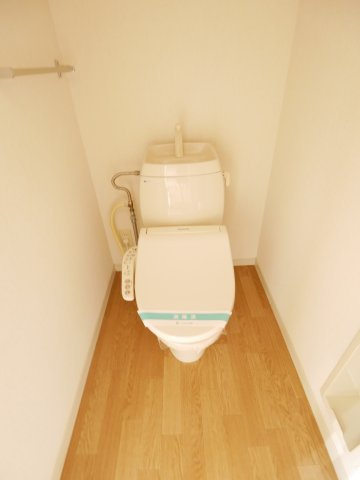 ラ・カノープスのトイレ|ウォッシュレット付きのトイレです。