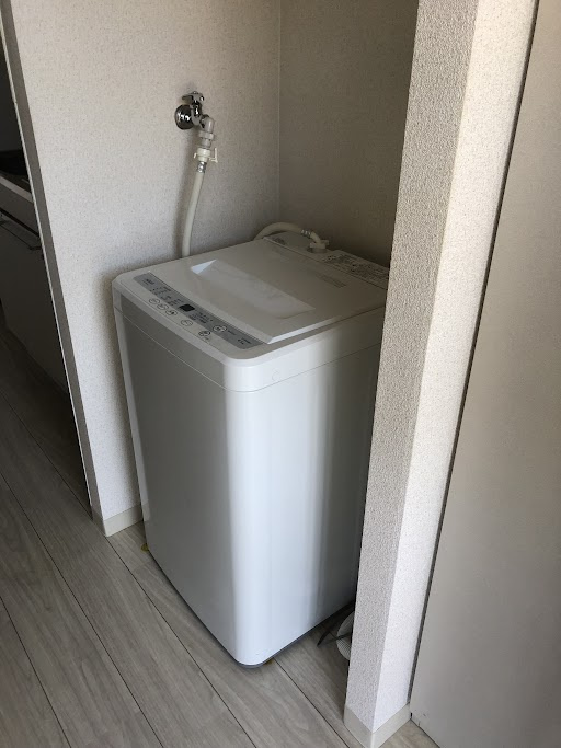 グリーンピアの設備|玄関入ってすぐのところに洗濯機置き場があります（現況優先）。