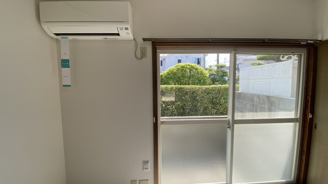 LUNA FIOREの設備|洋室にはエアコンもついています。