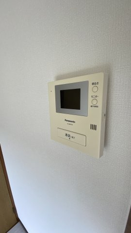 LUNA FIOREのセキュリティ|誰が来たかを確認して出ることができるテレビモニターフォンがあるので、安心です。