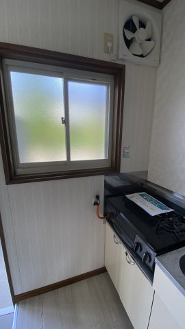 LUNA FIOREのその他|キッチン横には窓があり、明るいです。