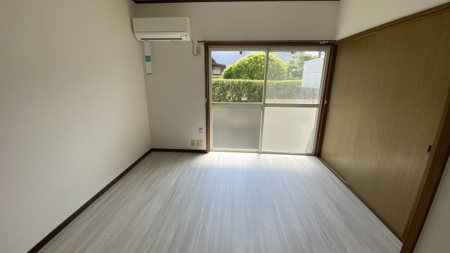 LUNA FIOREの洋室|白い床がおしゃれな6帖の洋室です。