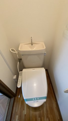 LUNA FIOREのトイレ|トイレにはウォッシュレットがついています。