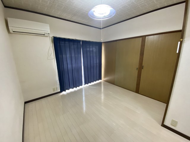 LUNA FIOREの洋室|6帖の洋室です。エアコンがついています。