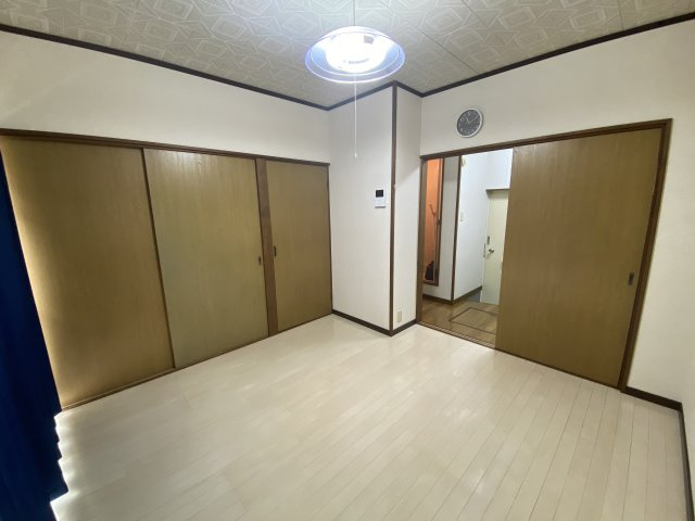 LUNA FIOREの洋室|窓側から洋室をみたところです。