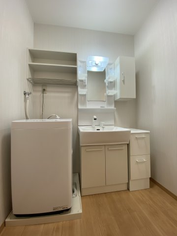 アントレの独立洗面台|使い勝手のいい独立洗面台があります（別部屋につき現況優先）。