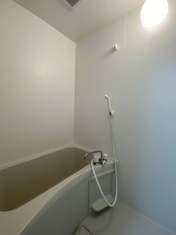 アントレの浴室|シンプルなお風呂です（別部屋につき現況優先）。