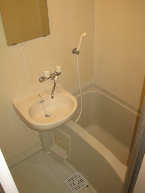 コンフォート黄金町の浴室