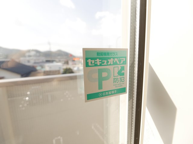 ストロベリーハウスＡのその他|ペアガラスになっています。（別室につき現況優先）