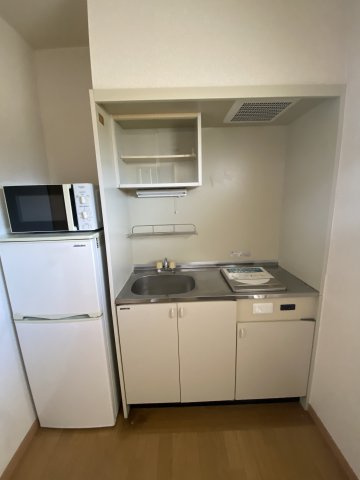 ビレッジ・ラ・フランスのキッチン|コンパクトなキッチンです。１口IHコンロがついています。