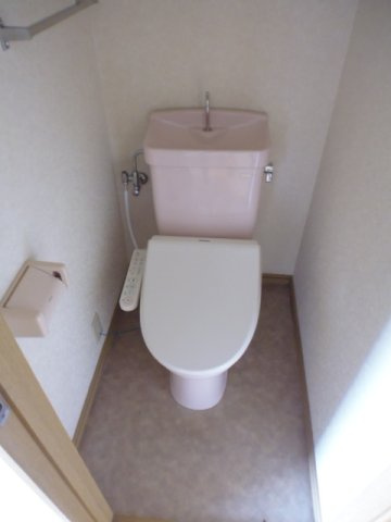 ビレッジ・ラ・フランスのトイレ|ウォッシュレット付きのトイレです。