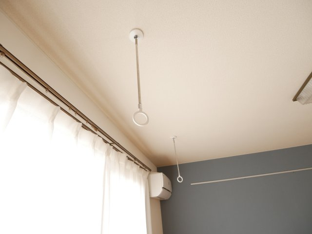ビレッジ・ラ・フランスの設備|室内物干し用の金具がついています（別部屋につき、現況優先）
