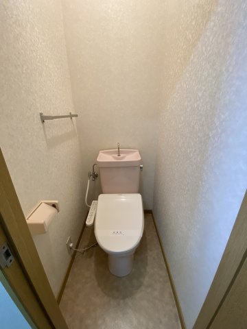 ビレッジ・ラ・フランスのトイレ|ウォッシュレット付きのトイレです。（写真は別室につき現況優先）