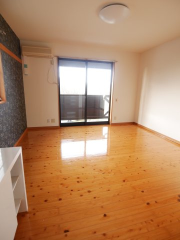 エル・モールKei２の居間・リビング|こちらのリビングで趣味の時間をお楽しみください