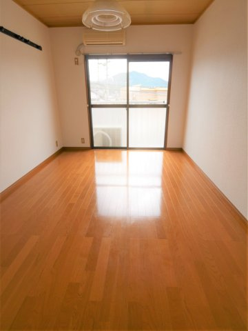 桜ハイツの洋室