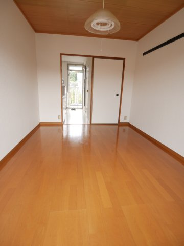 桜ハイツの洋室