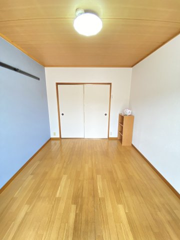 桜ハイツの洋室