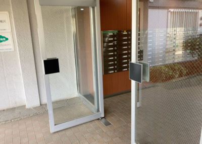 【防犯設備】 | 東林間コーポラス | 当然のことではありますが、オートロックやセンサーライト、ホームセキュリティーなどの防犯設備があれば、小さいお子様がいるご家庭も安心ですよね！まず物件購入の際は、防犯設備もチェックするようにしましょう。