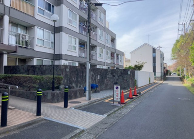 【外観】 | 東林間コーポラス | マンションの外観は非常に重要なポイントです！外観の善し悪しは資産価値に大きな影響を与えます。外観のいいマンションを購入することで、高値で売却がしやすく、買い手が見つかりやすいというメリットがあります。