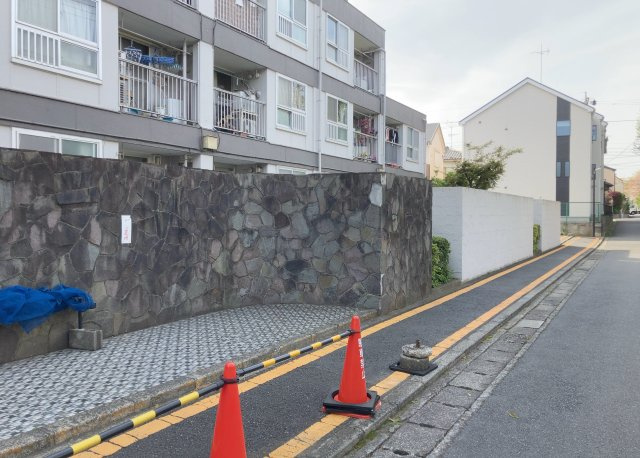 【構造・工法・仕様】 | 東林間コーポラス | ＲＣ造、Reinforced Concreteは直訳すると補強されたコンクリートです。主に柱や梁・床・壁が鉄筋とコンクリートで構成おり、鉄筋を組んだ型枠にコンクリートを流し込んで固めたものを指します。