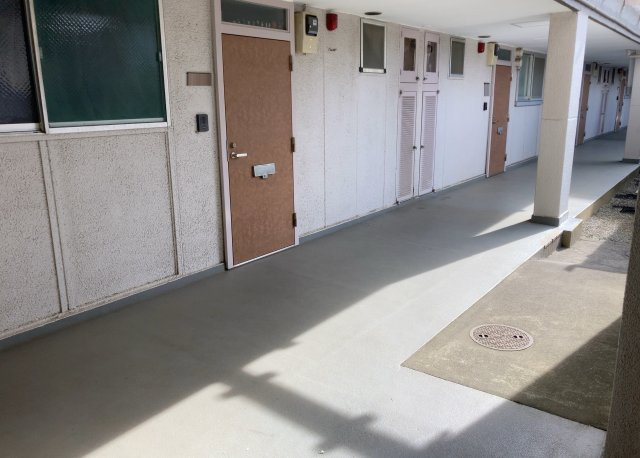 【内装】 | 東林間コーポラス | 共有部分は、住民なら誰もが使える設備のこと。例えば駐車場やエレベーター、インターネット設備、セキュリティ設備などがあります。他にも、マンションの廊下・外部階段やエントランス・ゴミ置き場などがあります。