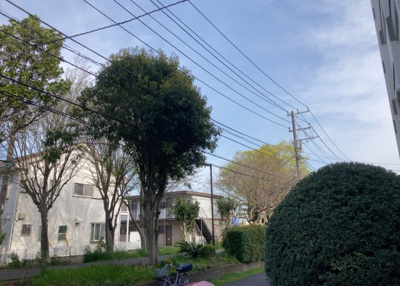 【展望】 | 東林間コーポラス | 景色重視でお家選ぶをするとスーパーが遠い！学校が遠い！など生活をするうえで利便性で困ることもあります。まず一度現地を見学する際に、周辺の施設などがあるかを確認し、暮らし始めた後のことを想像しましょう。