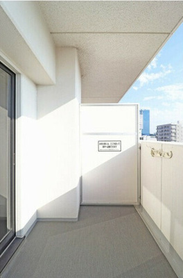 【バルコニー】 | T’s SQUARE 大阪城 | 開放的で明るい空間を演出してくれるバルコニーです