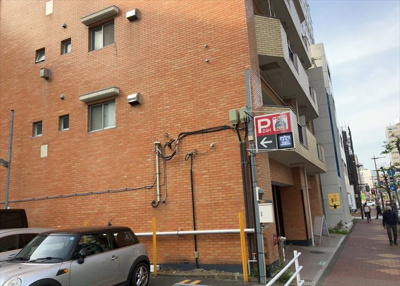 【防犯設備】 | 敬和ハイツ | 室内の防犯設備もチェックしましょう！モニター付きインターホンが設置されているか、防犯シャッターが設備されているか、ベランダに人が上がってきにくい高さかなどチェックしておくと入居後も安心できるでしょう。