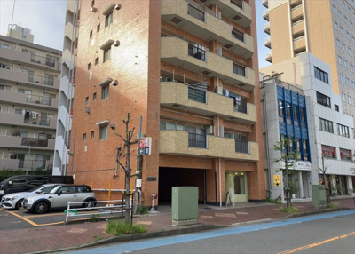 【現況写真】 | 敬和ハイツ | 眺望の良さを楽しめるダイニングキッチンで家族団らんの時間を過ごしてはいかがでしょうか。バルコニーから見える景色を家族で眺める時間は、時間が経つのを忘れてしまいそうですね。是非、現地を見に行きましょう！