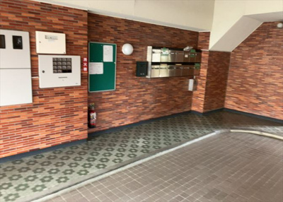 【内装】 | 敬和ハイツ | 共用部分は、一棟の建物に住む区分所有者全員が共同で所有するとし、共用部分の管理、補修などは、区分所有者で形成される管理組合が行います。個人の判断で勝手に変更することはできませんので覚えておきましょう。