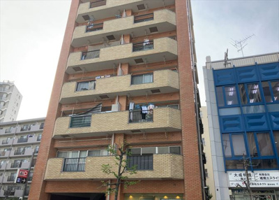 【バルコニー】 | 敬和ハイツ | 一般的なバルコニーは、奥行1.5ｍ程ですが、ワイルドバルコニーは2ｍまで広がっています。そのため洗濯物の間隔をあけ干すことができ、乾きやすいというメリットや、ガーデニングが楽しめる等の特徴があります。