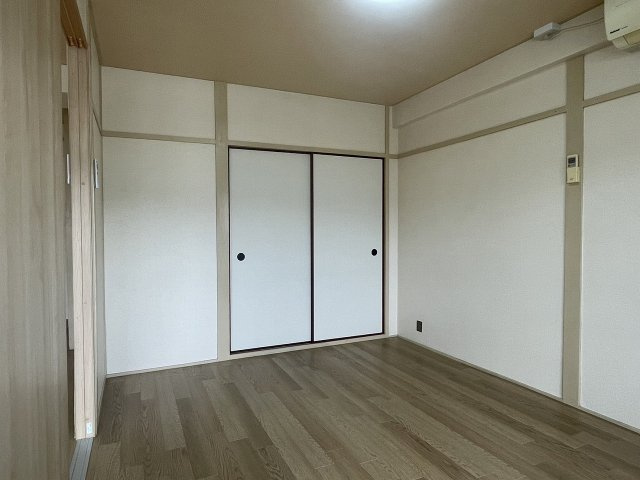 国分旭ヶ丘住宅1号棟の洋室