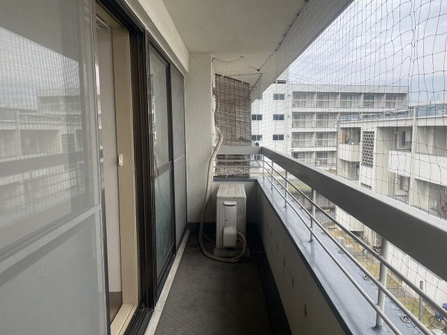 国分旭ヶ丘住宅1号棟のバルコニー