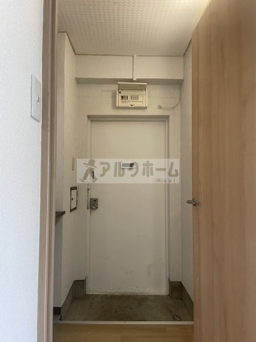 国分旭ヶ丘住宅1号棟の玄関