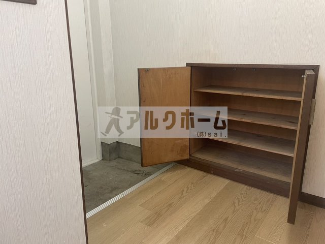 国分旭ヶ丘住宅1号棟の玄関
