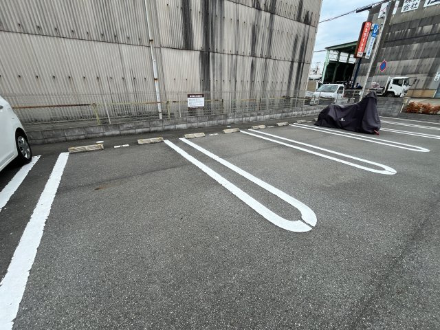 シャルマンSMTの駐車場