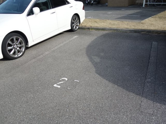 パストラルフラットの駐車場