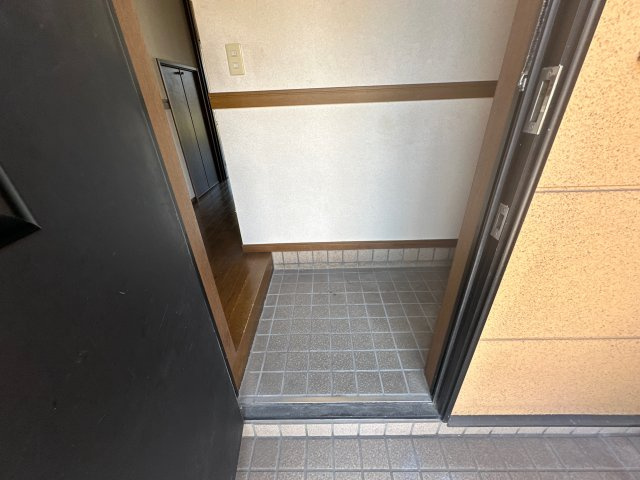 ローヤルライフの玄関