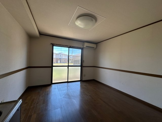 ローヤルライフの居間・リビング