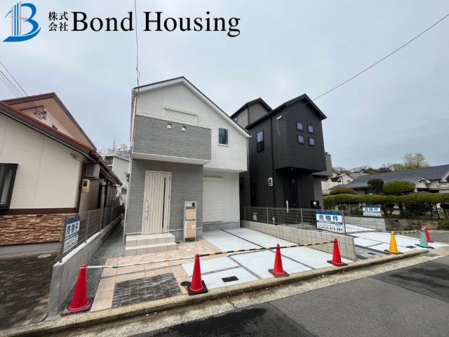 「角地」「閑静な住宅地」多聞台 全2棟 B号棟の前面道路含む現地写真