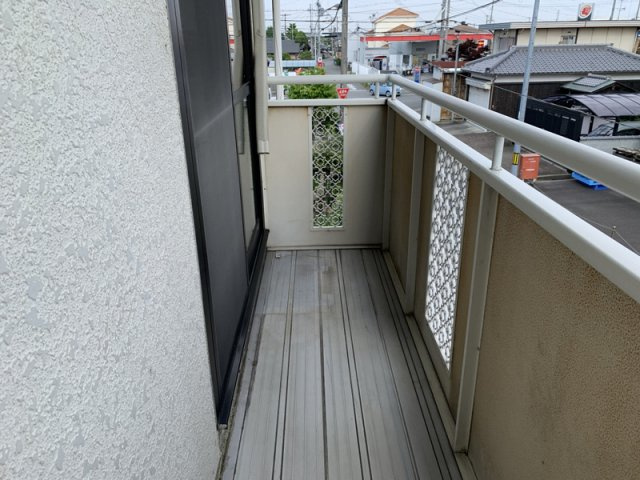 メゾンルミエールB棟のバルコニー