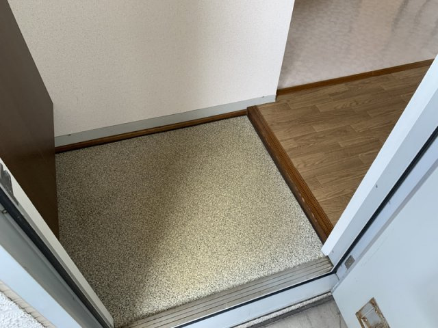 メゾンルミエールB棟の玄関