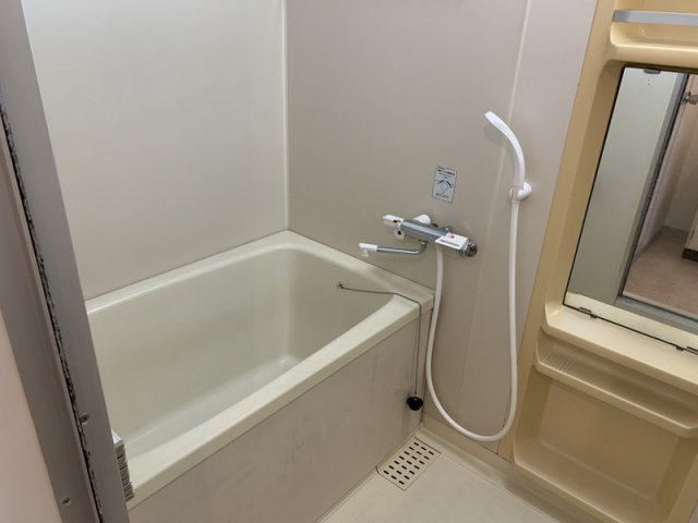 メゾンルミエールB棟の浴室